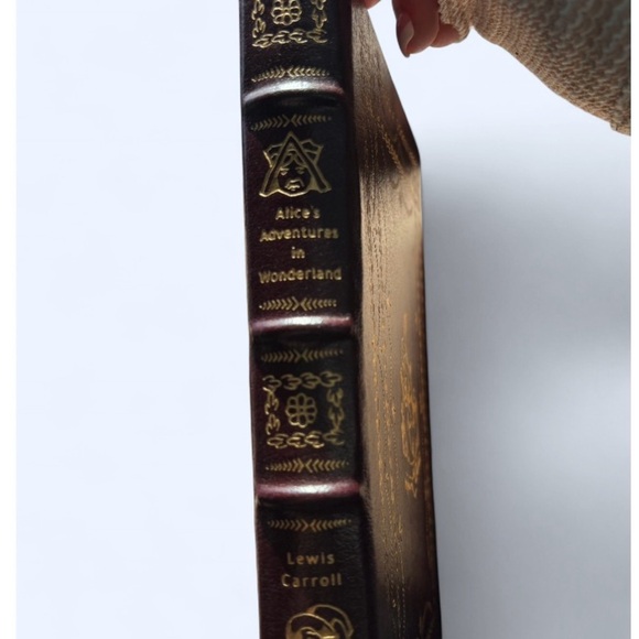 Leather Bound Alice's Adventures in Wonderland Book EXCELLENT CONDITION (1977) - Picture 8 of 12